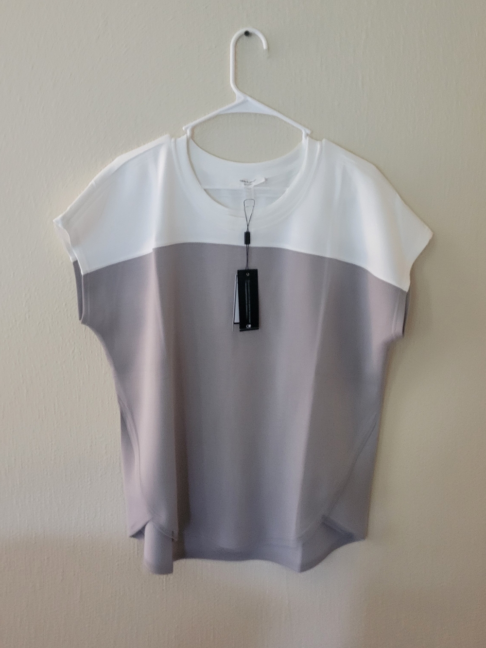 Cable & Gauge Two-Tone Short Sleeve Top - White and Light Gray